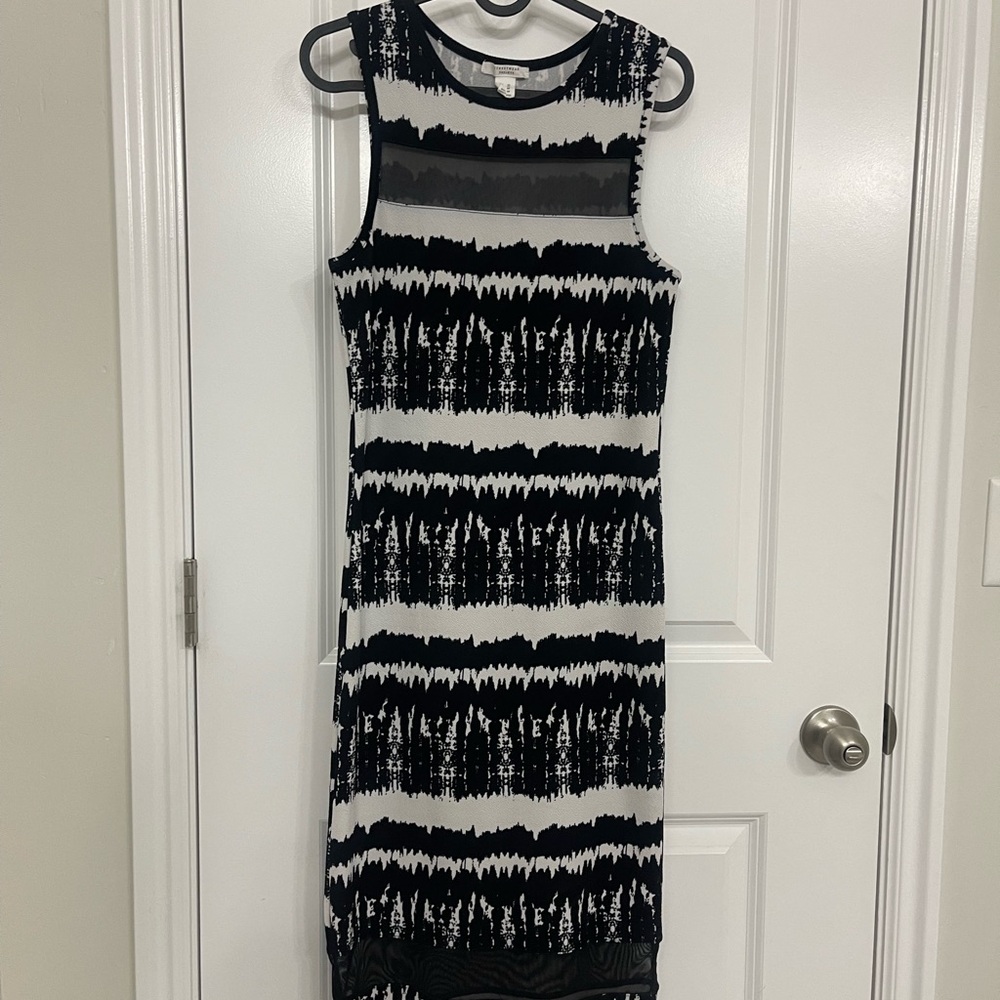 Cool sleeveless dress! Bought it in Europe and wore it once.
